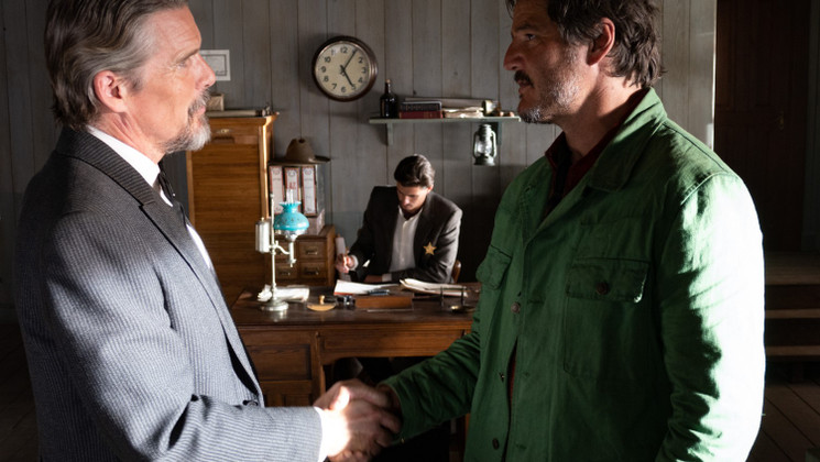 Jake (Ethan Hawke) et Silva (Pedro Pascal) dans Strange Way of Life © 2023 Iglesias Más / El Deseo
