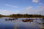 10 CANOËS, 150 LANCES ET 3 ÉPOUSES.