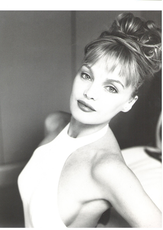 Arielle DOMBASLE