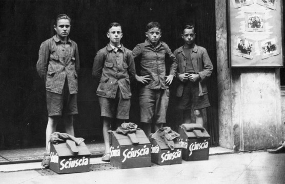 SCIUSCIÀ © Archivio Giuditta Rissone Emi De Sica/Cineteca di Bologna
