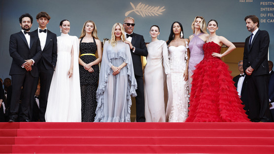 ( From L) Mexican US actor Alejandro Edda, US actor Hayes Costner, US actress Jena Malone, US actress Georgia Macphail, British-US actress Sienna Miller, US actor Kevin Costner, British actress Ella Hunt, US actress Wase Chief, Australian actress Abbey Lee, US actress Isabelle Fuhrman and US actor Luke Wilson arrive for the screening of the film "Horizon: An American Saga" at the 77th edition of the Cannes Film Festival in Cannes, southern France, on May 19, 2024. (Photo by Sameer Al-Doumy / AFP) © Sameer Al-Doumy / AFP