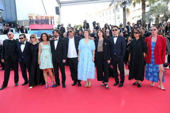 Equipe du film GRAND TOUR – Montée des marches de la Cérémonie du Palmarès