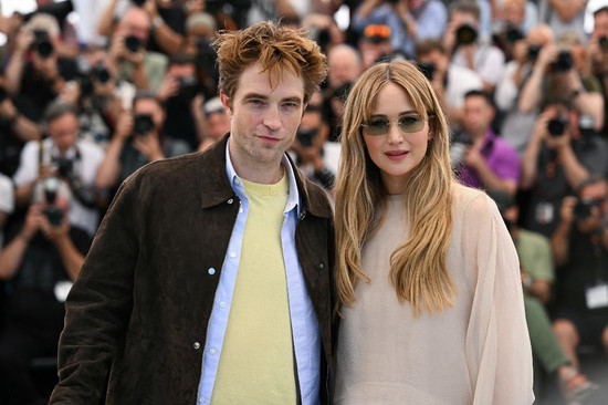 Robert Pattinson & Jennifer Lawrence – DIE MY LOVE Photocall