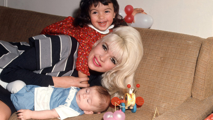 MY MOM JAYNE: A FILM BY MARISKA HARGITAY © Alamy Stock Photo
