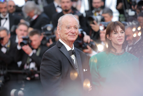 Bill Murray & Charlotte Gainsbourg – THE PHOENICIAN SCHEME Red steps