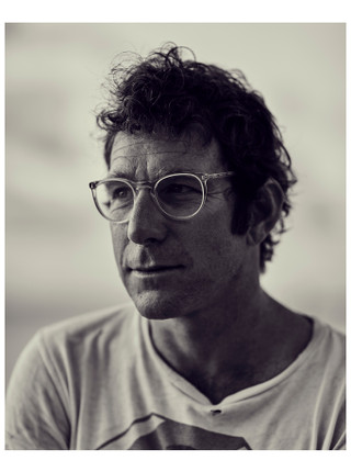 Dustin YELLIN