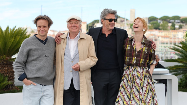 (From L) German actor August Diehl, German actor Hanns Zischler, Polish director and screenwriter Pawel Pawlikowski and German actress Sandra Huller pose during a photocall of the film "Fatherland" at the 79th edition of the Cannes Film Festival in Cannes, southern France on May 15, 2026. (Photo by Thibaud MORITZ / AFP) © Thibaud MORITZ / AFP