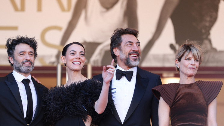 Montée des marches El ser querido de Rodrigo Sorogoyen - Rodrigo Sorogoyen, Victoria Luengo, Javier Bardem, Marina Foïs © Sameer AL-DOUMY / AFP