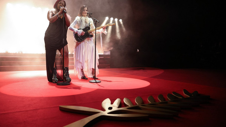Theodora, Oklou, Cérémonie d'ouverture du 79e Festival de Cannes © Valery HACHE / AFP