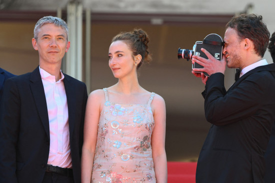 Notre Salut, Swann Arlaud, Sandrine Blancke, Emmanuel Marre, Montée des marches