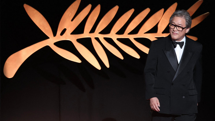 President of the jury South Korean director, screenwriter and producer Park Chan-wook arrives on stage during the closing ceremony of the 79th edition of the Cannes Film Festival in Cannes, southern France, on May 23, 2026. (Photo by Sameer AL-DOUMY / AFP) © Sameer AL-DOUMY / AFP