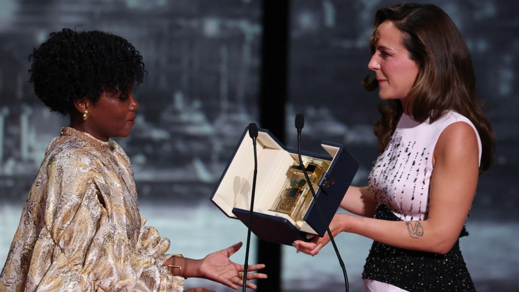 Camera d'or Prize given by Monia Chokri to Ben'Imana by Marie-Clémentine Dusabejambo © Sameer AL-DOUMY / AFP
