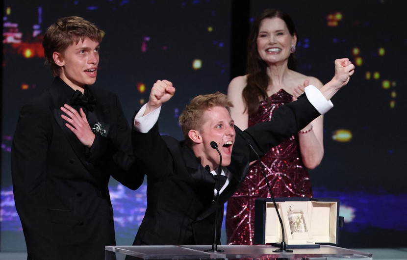 Best Male Actor Prize given by Geena Davis to Emmanuel Macchia and Valentin Campagne in COWARD, by Lukas Dhont © Sameer AL-DOUMY / AFP