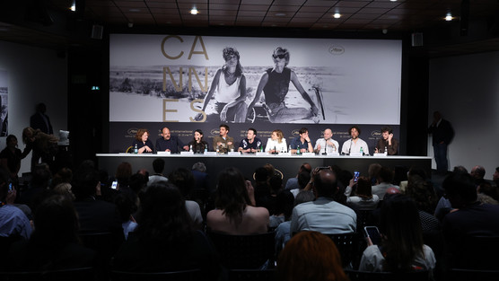 Arthur Harari Lucas Harari Vincent Poymiro Lea Seydoux Niels Schneider Valerie Dreville Lilith Grasmug Shanti Masud Jonathan Turnbull Laurent Senechal Andre Poggio L inconnue conference de presse