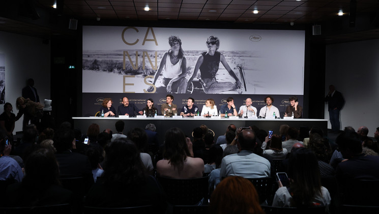 Arthur Harari Lucas Harari Vincent Poymiro Lea Seydoux Niels Schneider Valerie Dreville Lilith Grasmug Shanti Masud Jonathan Turnbull Laurent Senechal Andre Poggio L inconnue conference de presse