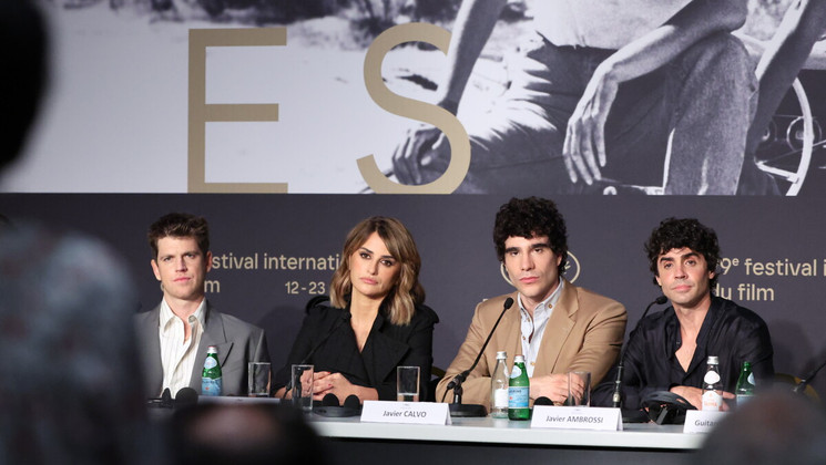 Miguel Bernardeau Penelope Cruz Javier Calvo Javier Ambrossi La bola negra conference de presse